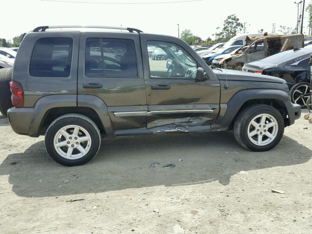 1J4GL58K95W672517 - 2005 JEEP LIBERTY LI GRAY photo 9