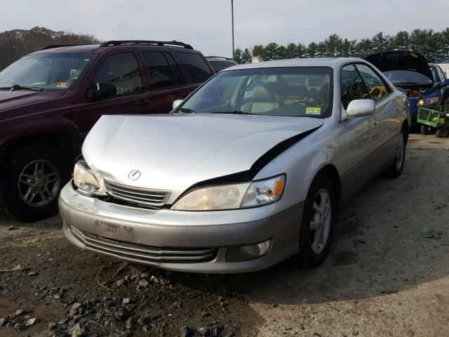 JT8BF28G810341960 - 2001 LEXUS ES 300 SILVER photo 2