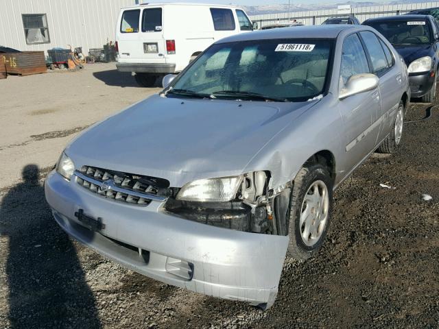 1N4DL01DXWC195211 - 1998 NISSAN ALTIMA XE SILVER photo 2