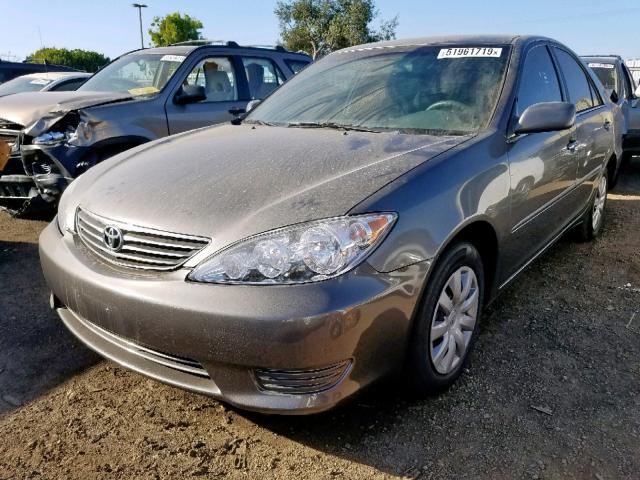 4T1BE32K15U515031 - 2005 TOYOTA CAMRY LE GRAY photo 2