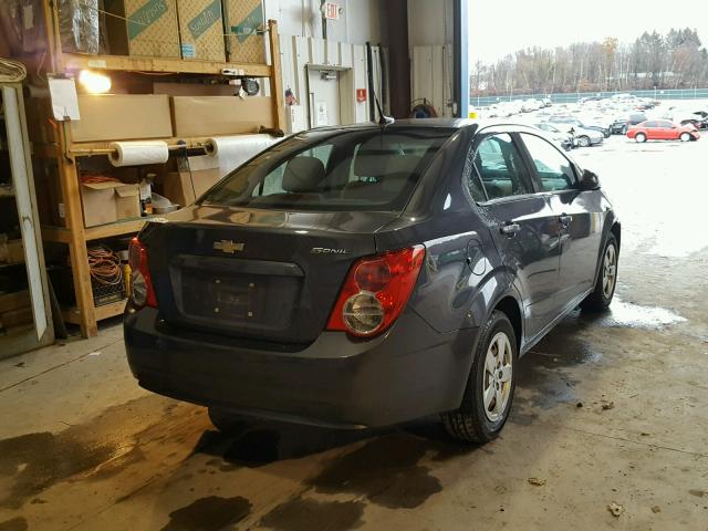 1G1JA5SG3D4158056 - 2013 CHEVROLET SONIC LS 灰色 照片 4