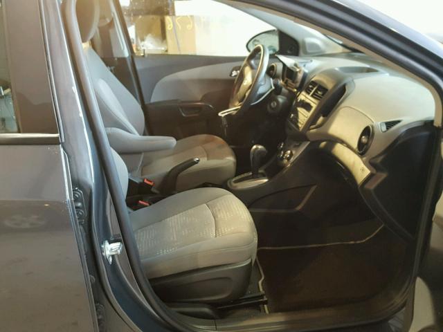 1G1JA5SG3D4158056 - 2013 CHEVROLET SONIC LS 灰色 照片 5