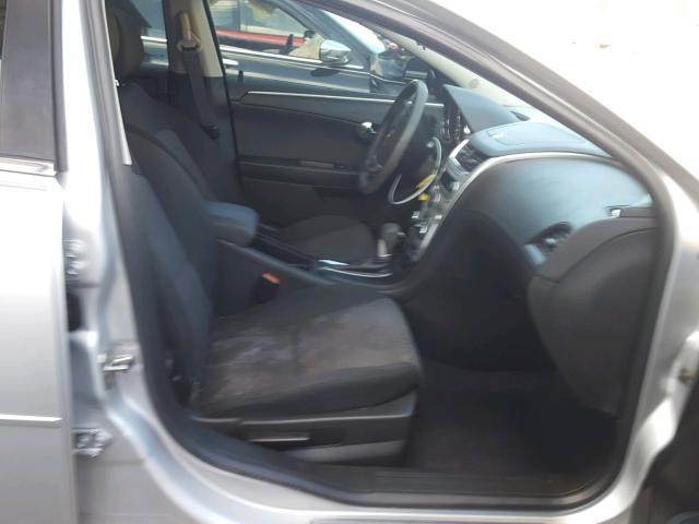 1G1ZC5E0XCF137509 - 2012 CHEVROLET MALIBU 1LT ვერცხლისფერი ფოტო 5