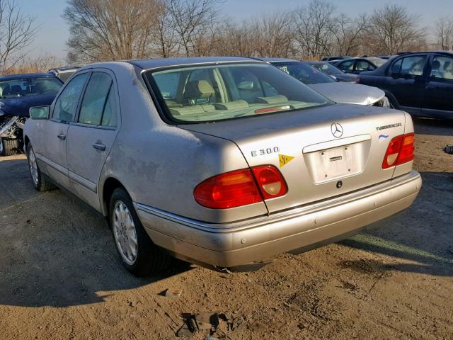 WDBJF25H9XA811165 - 1999 MERCEDES-BENZ E 300TD GOLD photo 3