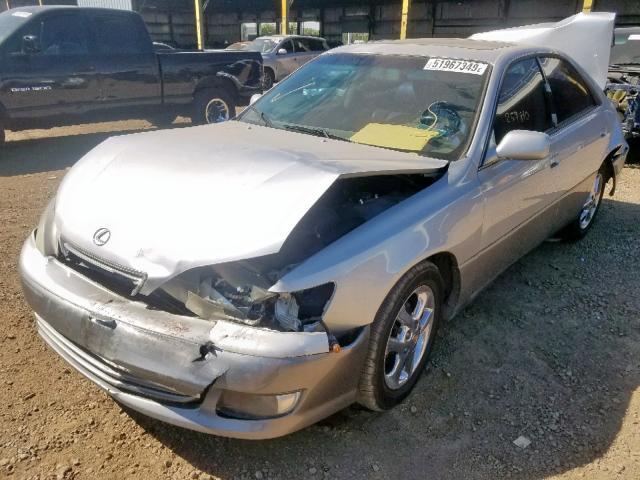 JT8BF28G910308630 - 2001 LEXUS ES 300 SILVER photo 2