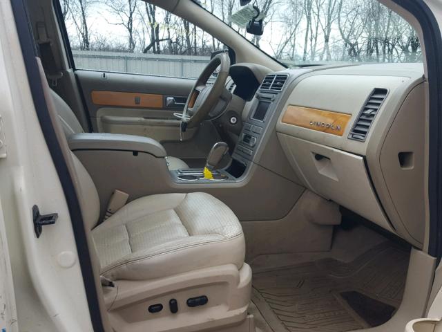 2LMDU88C67BJ02365 - 2007 LINCOLN MKX WHITE photo 5