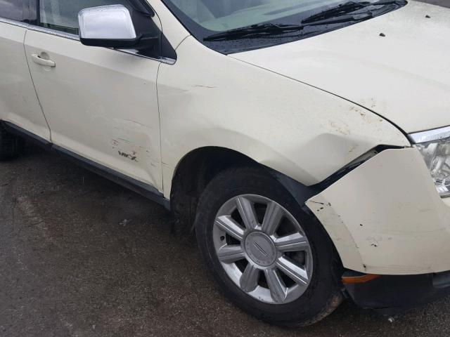 2LMDU88C67BJ02365 - 2007 LINCOLN MKX WHITE photo 9