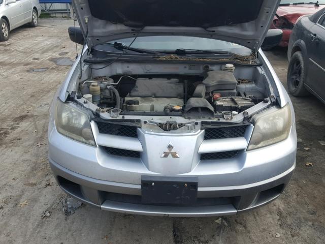 JA4LZ31F64U005624 - 2004 MITSUBISHI OUTLANDER SILVER photo 7