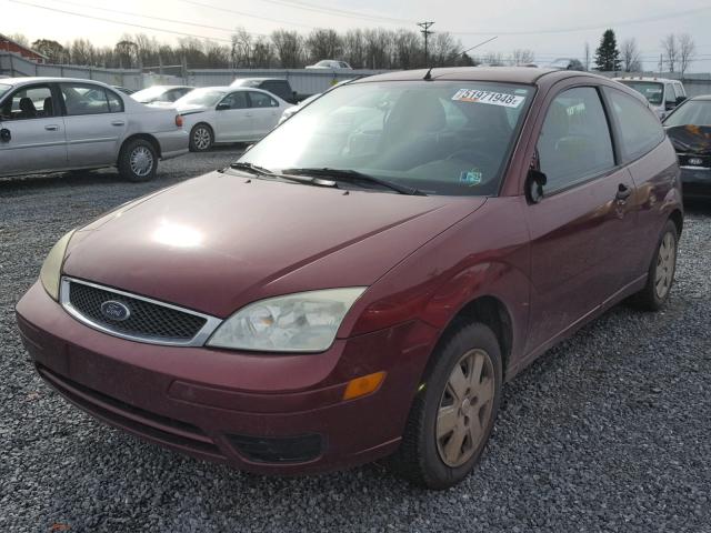 1FAFP31N96W233050 - 2006 FORD FOCUS ZX3 RED photo 2