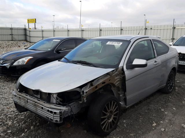 1FAHP3DN7AW201579 - 2010 FORD FOCUS SES SILVER photo 2