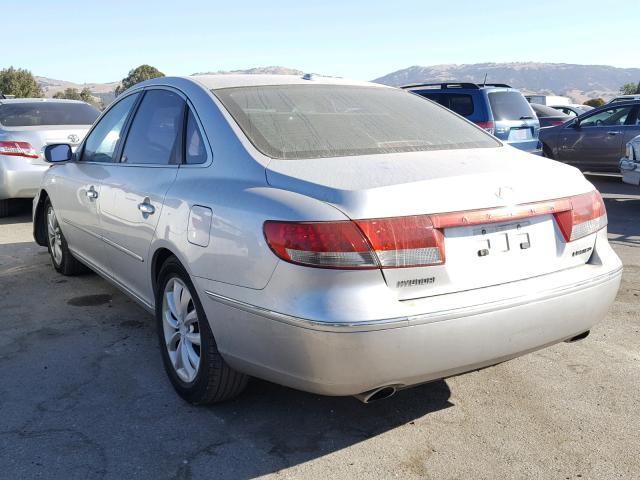 KMHFC46F28A305909 - 2008 HYUNDAI AZERA SE SILVER photo 3