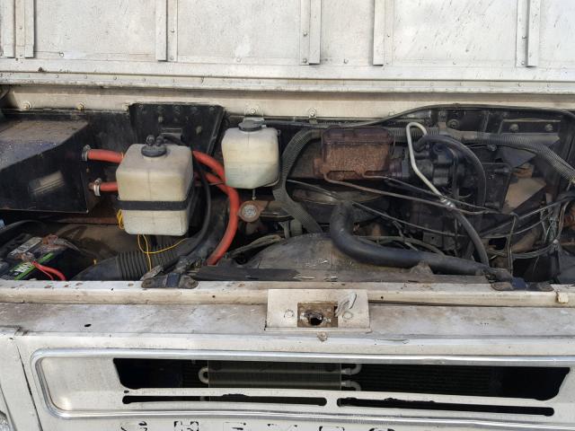 1GCHP32K3K3317402 - 1989 CHEVROLET P30 WHITE photo 7