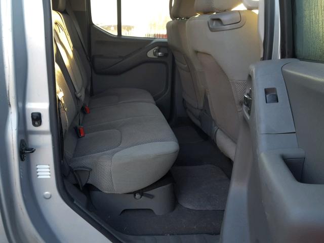 1N6AD07W66C450159 - 2006 NISSAN FRONTIER C GRAY photo 6