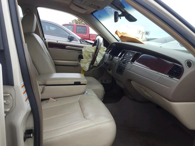 1LNHM83W13Y705011 - 2003 LINCOLN TOWN CAR C TAN photo 5