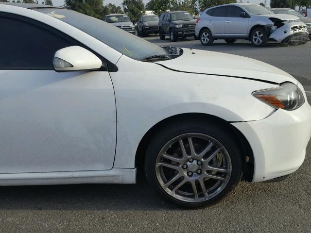 JTKDE167X80253389 - 2008 TOYOTA SCION TC WHITE photo 9