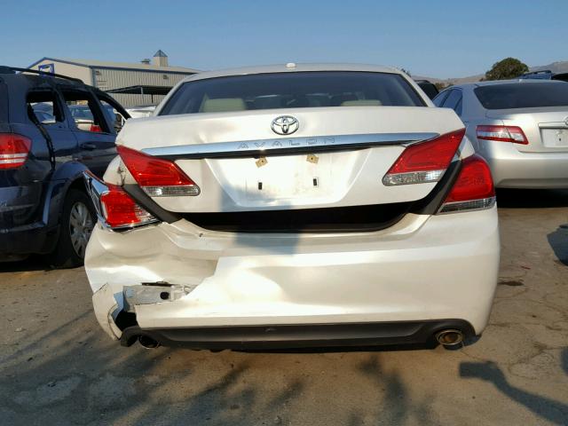 4T1BK3DB4BU440200 - 2011 TOYOTA AVALON BAS WHITE photo 9