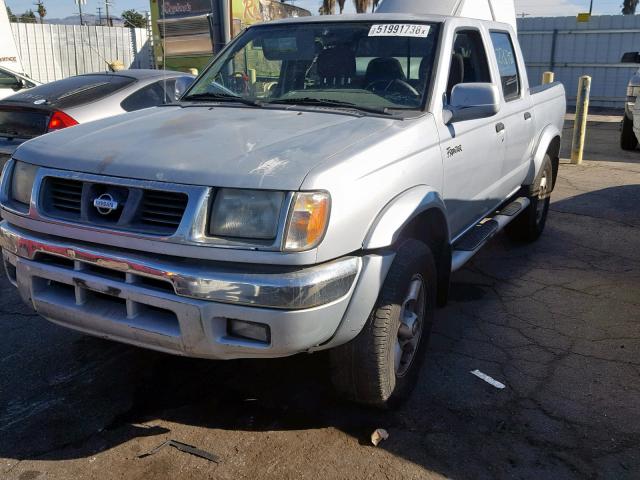 1N6ED27T3YC343186 - 2000 NISSAN FRONTIER C SILVER photo 2