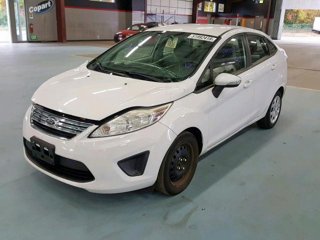 3FADP4BJ3DM198706 - 2013 FORD FIESTA SE WHITE photo 2