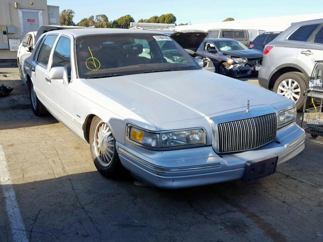 1LNLM83WXTY686033 - 1996 LINCOLN TOWN CAR C SILVER photo 1