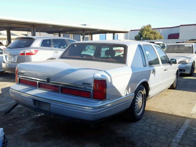 1LNLM83WXTY686033 - 1996 LINCOLN TOWN CAR C SILVER photo 4