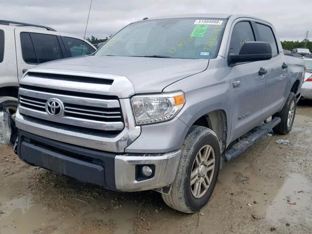 5TFEW5F1XHX224204 - 2017 TOYOTA TUNDRA CRE SILVER photo 2