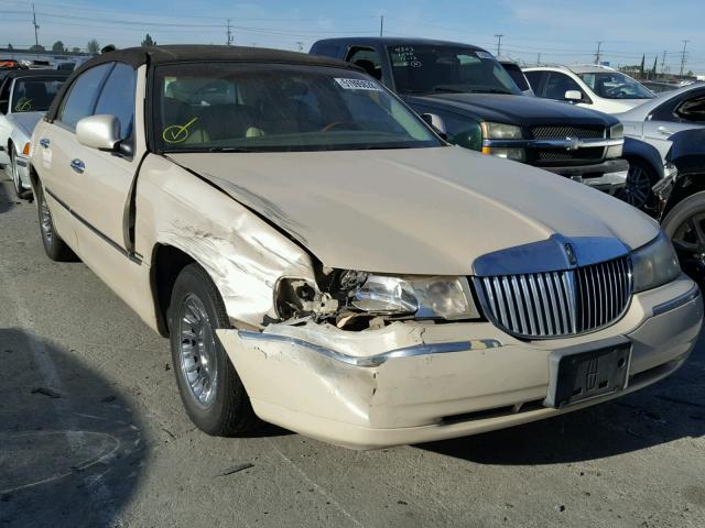 1LNHM83W81Y630160 - 2001 LINCOLN TOWN CAR C TAN photo 1