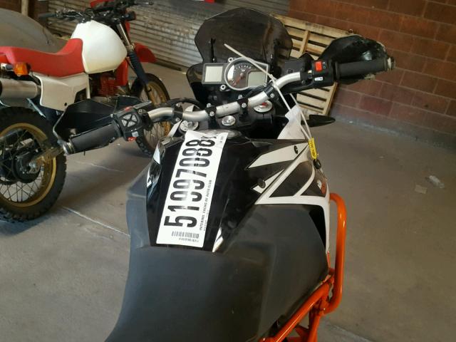 VBKV49404HM979016 - 2017 KTM 1090 ADVEN TWO TONE photo 5