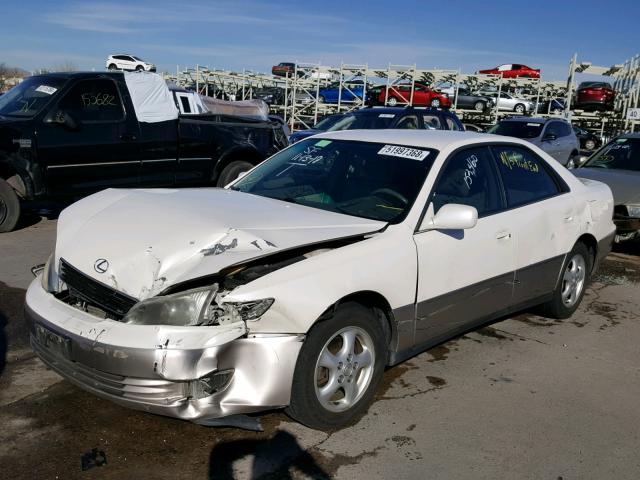 JT8BF28G2X5073922 - 1999 LEXUS ES 300 WHITE photo 2