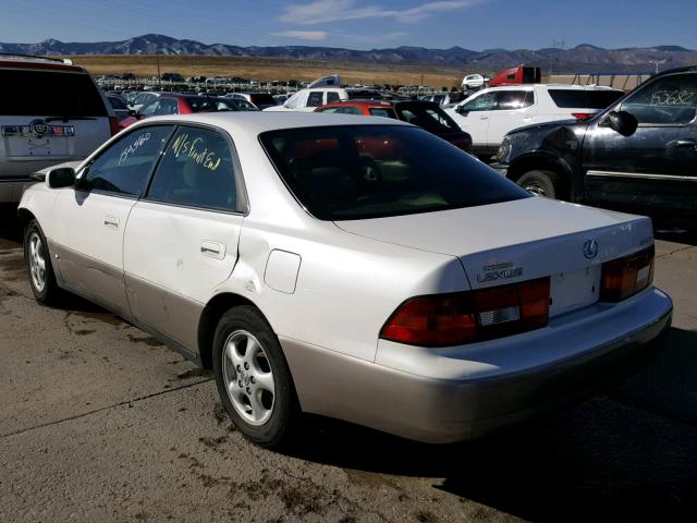 JT8BF28G2X5073922 - 1999 LEXUS ES 300 WHITE photo 3