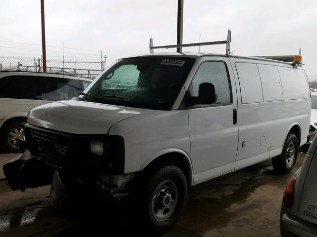 1GTHG35U671131921 - 2007 GMC SAVANA G35 WHITE photo 2