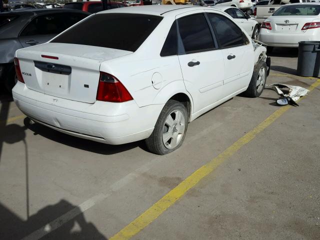 1FAFP34N97W250153 - 2007 FORD FOCUS ZX4 WHITE photo 4