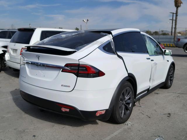 5YJXCBE43JF115837 - 2018 TESLA MODEL X WHITE photo 4