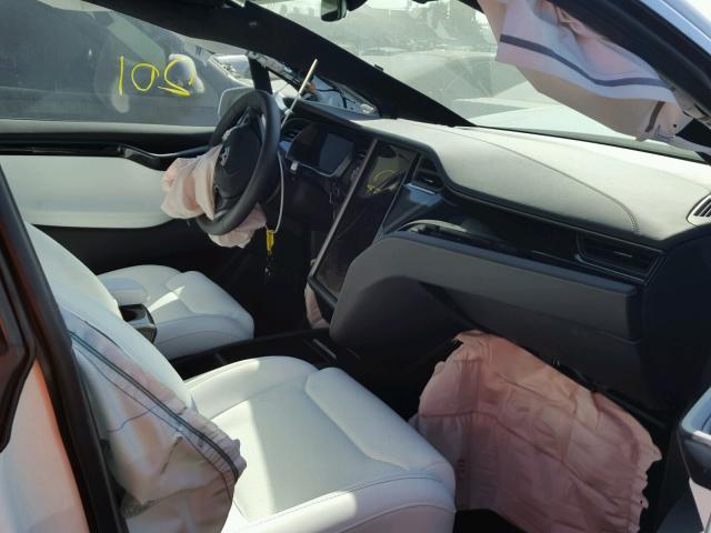 5YJXCBE43JF115837 - 2018 TESLA MODEL X WHITE photo 5