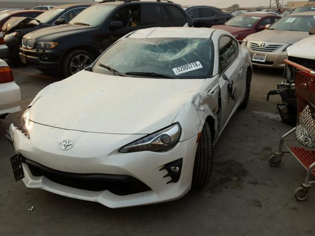 JF1ZNAE16J9701449 - 2018 TOYOTA 86 GT WHITE photo 2