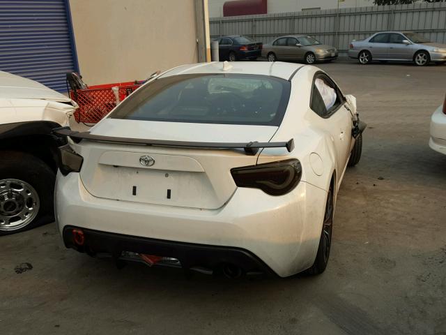 JF1ZNAE16J9701449 - 2018 TOYOTA 86 GT WHITE photo 4