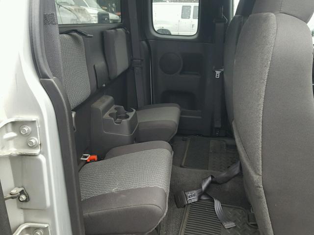 1GCESCFE5B8131384 - 2011 CHEVROLET COLORADO L SILVER photo 6