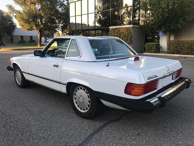 WDBBA48D3HA058791 - 1987 MERCEDES-BENZ 560 SL WHITE photo 3