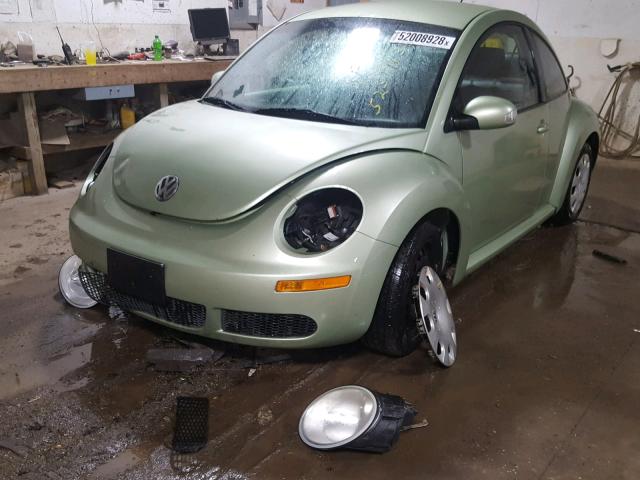 3VWPG3AG2AM011410 - 2010 VOLKSWAGEN NEW BEETLE GREEN photo 2