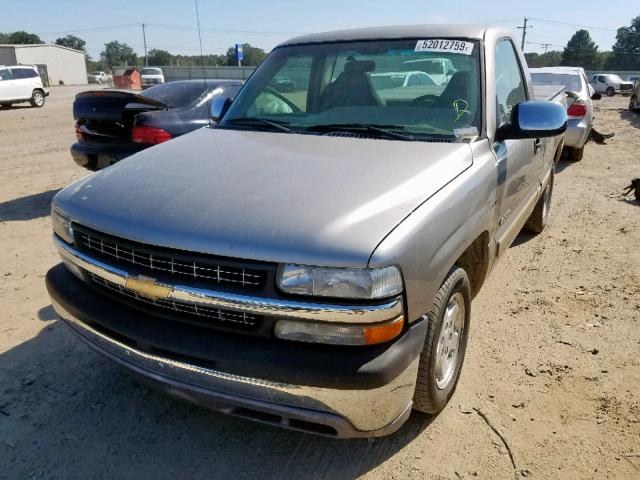 1GCEC14V12Z317938 - 2002 CHEVROLET SILVERADO GRAY photo 2