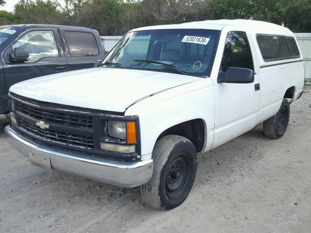 1GCGC24R2YR158972 - 2000 CHEVROLET GMT-400 C2 WHITE photo 2