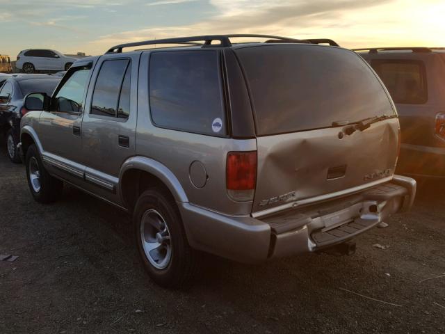 1GNCS13W412133354 - 2001 CHEVROLET BLAZER SILVER photo 3