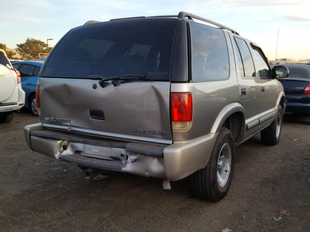 1GNCS13W412133354 - 2001 CHEVROLET BLAZER SILVER photo 4