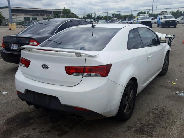 KNAFU6A20C5569985 - 2012 KIA FORTE EX WHITE photo 4