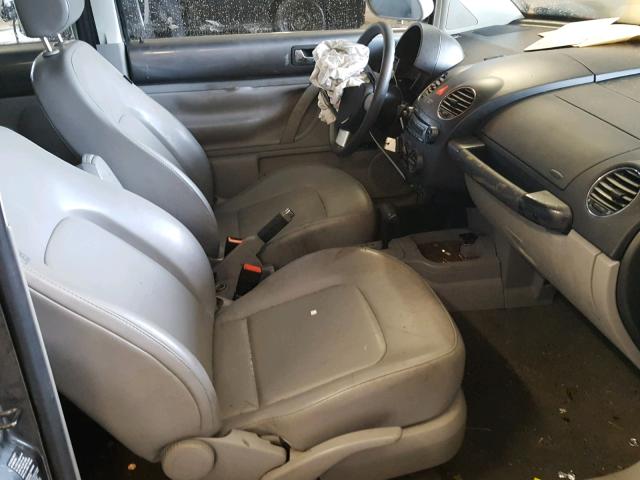 3VWRW31C06M423017 - 2006 VOLKSWAGEN NEW BEETLE Grau Foto 5