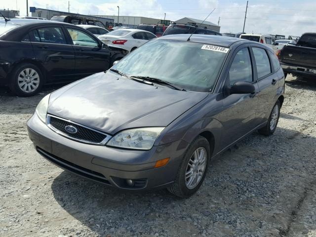 1FAHP37N47W242224 - 2007 FORD FOCUS ZX5 GREEN photo 2