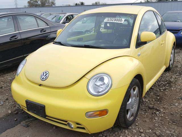 3VWCC21C3XM438119 - 1999 VOLKSWAGEN NEW BEETLE YELLOW photo 2