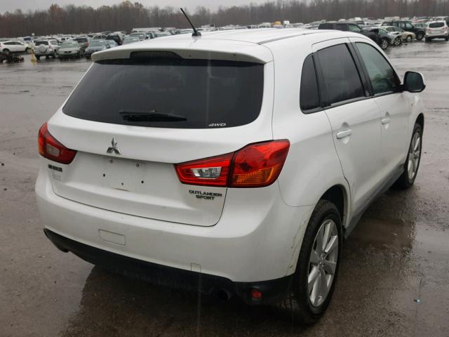 4A4AR3AU2EE019679 - 2014 MITSUBISHI OUTLANDER WHITE photo 4