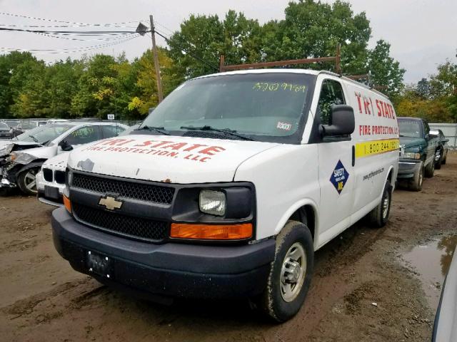 1GCWGFCA0B1113327 - 2011 CHEVROLET EXPRESS G2 WHITE photo 2