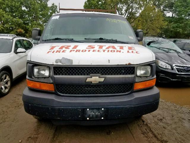 1GCWGFCA0B1113327 - 2011 CHEVROLET EXPRESS G2 WHITE photo 9