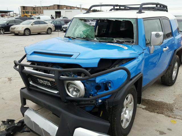 JTEZU11F270018364 - 2007 TOYOTA FJ CRUISER BLUE photo 2